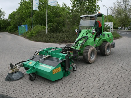 FKM 1.3 - 2.5 serien er frontmonterte feievalser med oppsamler.